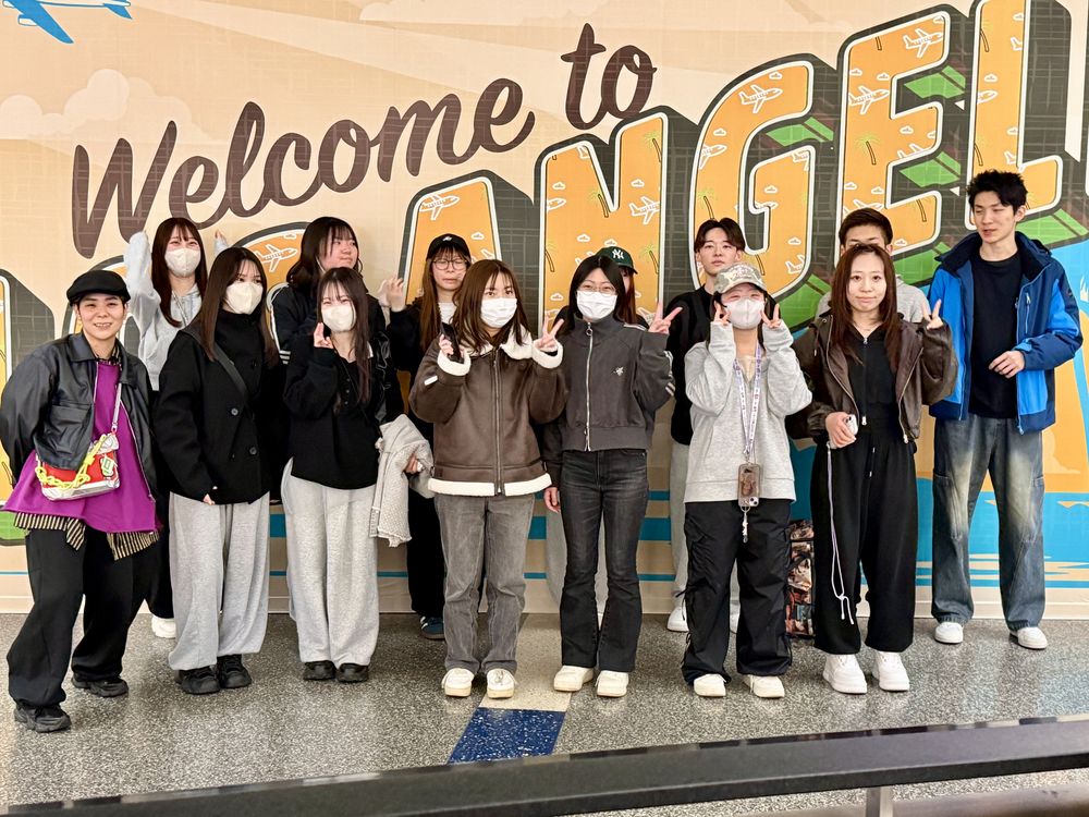 Student group at Welcome to LA sign